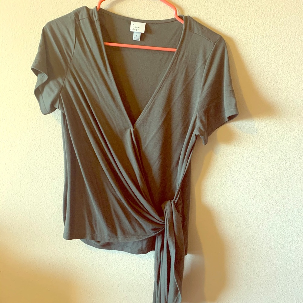 4/$20 A New Day wrap top